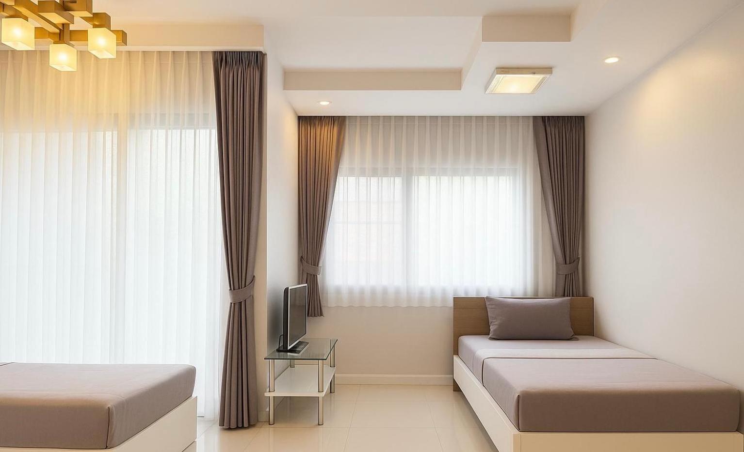Mini, Twin Beds