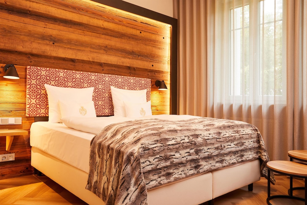 Superior, Convertible Double Bed