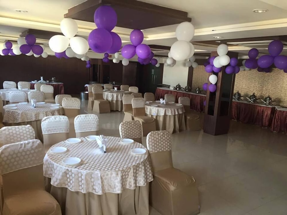 Devashish Hotel 23/27