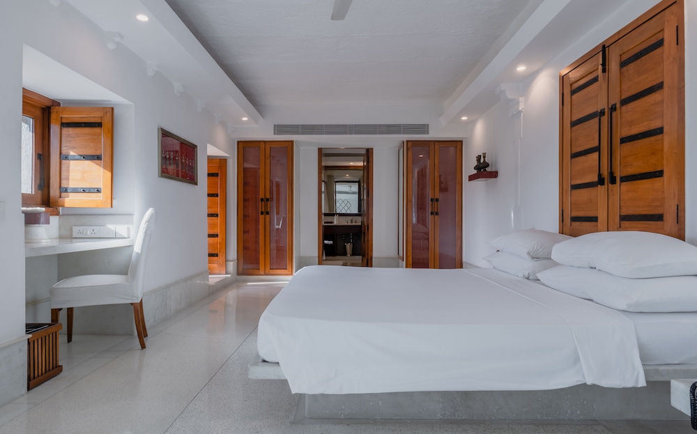 RAAS DEVIGARH(Formerly - DEVI GARH BY LEBUA) 21/70