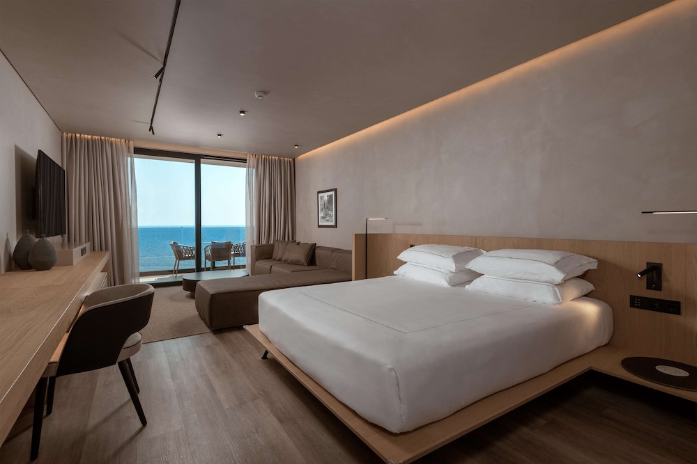 OPEN PLAN, SUITE, DOUBLE BED, SEA VIEW, SOFA