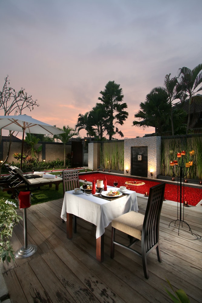 Bali Rich Luxury Villa 15/42
