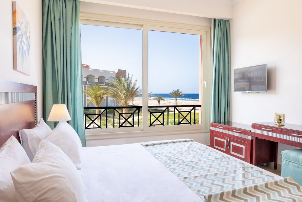 Oyster Bay Beach Suites 24/60