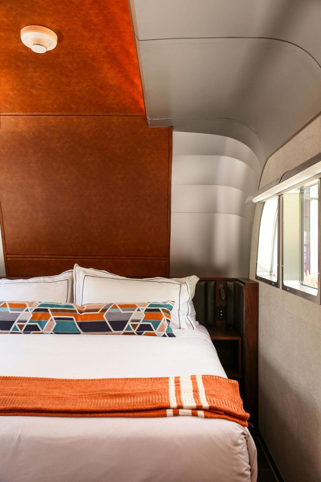 Backstage, Queen Bed, Accessible