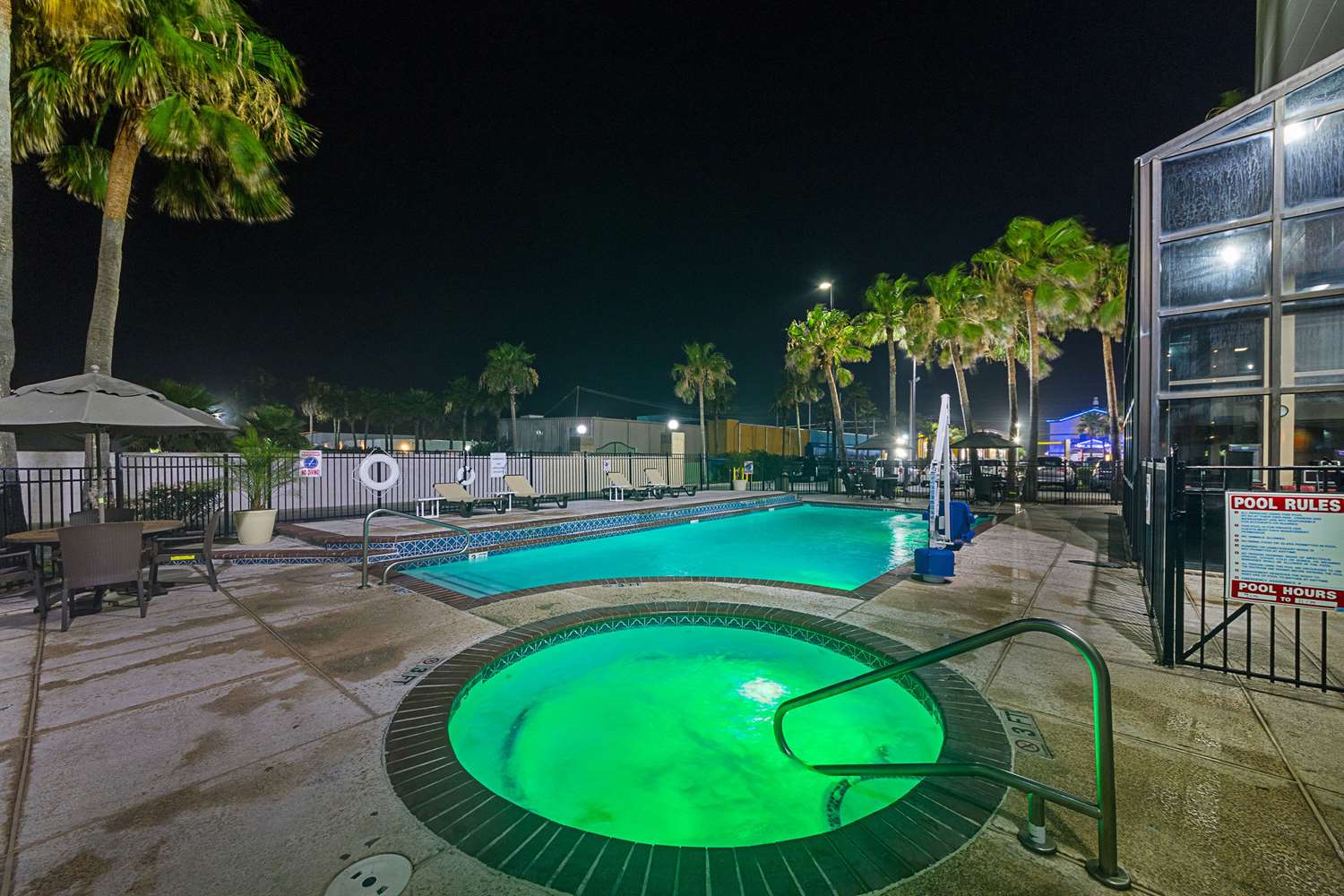 Comfort Suites Beachside 43/44