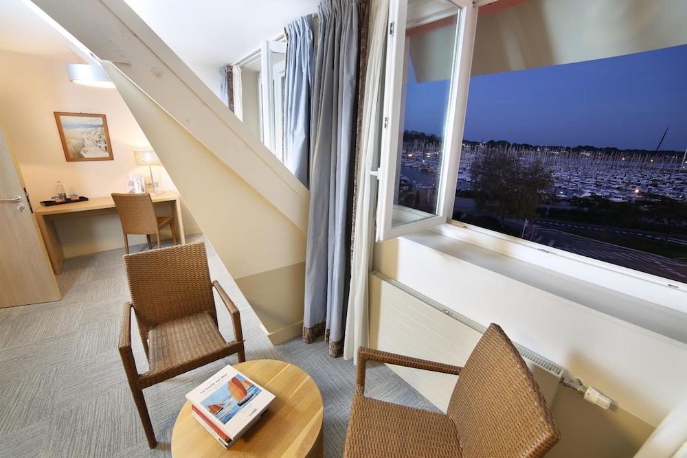 Hotel Le Trinite 40/50