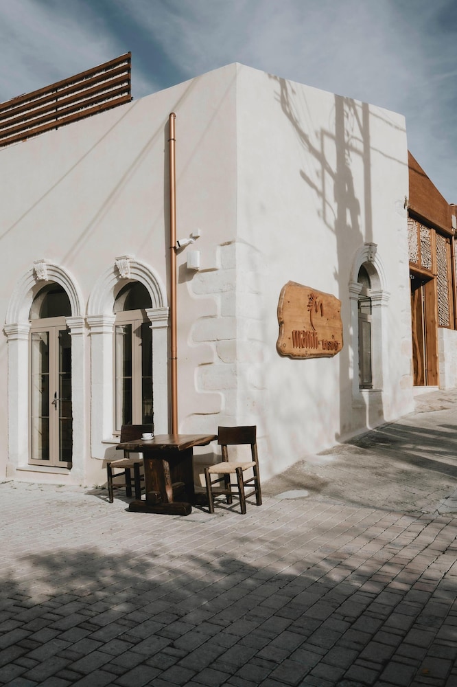 Manili Boutique Suites & Villas 51/60