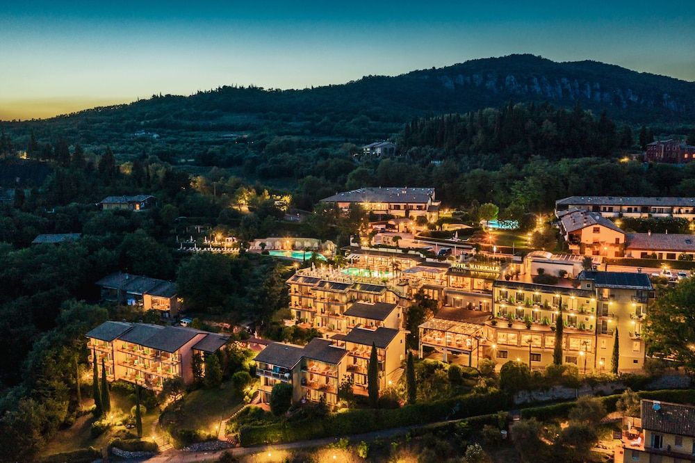 Madrigale Panoramic, Lifestyle & Soulful Hotel 75/76