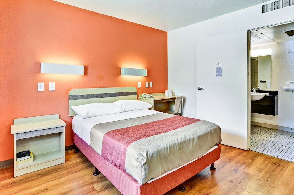 Motel6 Pittsburgh, PA - Crafton 27/50