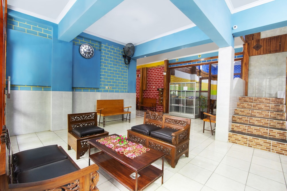 OYO 3720 Homestay Gayatri Janti 23/27