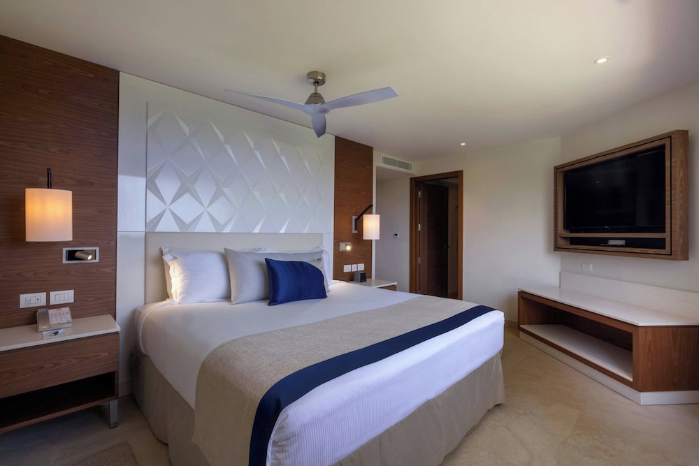 4 Bedrooms, Diamond Club, Chairman, Luxury, Suite, 2 King Beds, 4 Queen Beds, Ocean Front, 2 Sofa, Royalton Grenada, an Autograph Collection All-Inclusive Resort 2/7