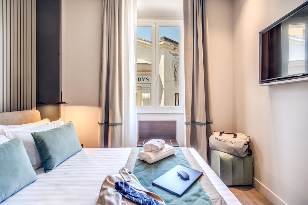 ROOM, DOUBLE BED