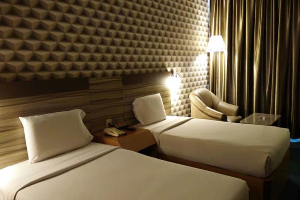NEW YORK HOTEL 22/66