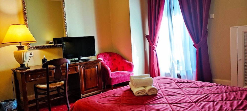 Country Club Hotel & Suites 25/75
