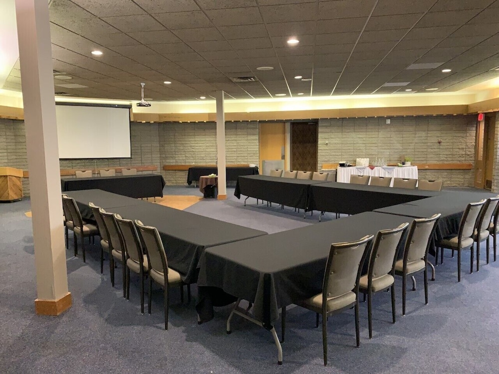 Slave Lake Inn and Conference Centre 44/50