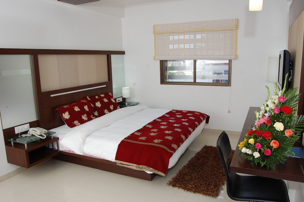 Capital O 33294 Hotel Sapphire Regency (Ex. Sapphire Regency) 12/50