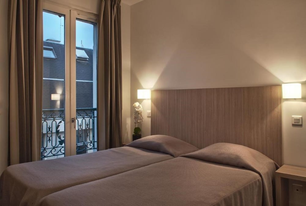 Louisa Hotel 27/50