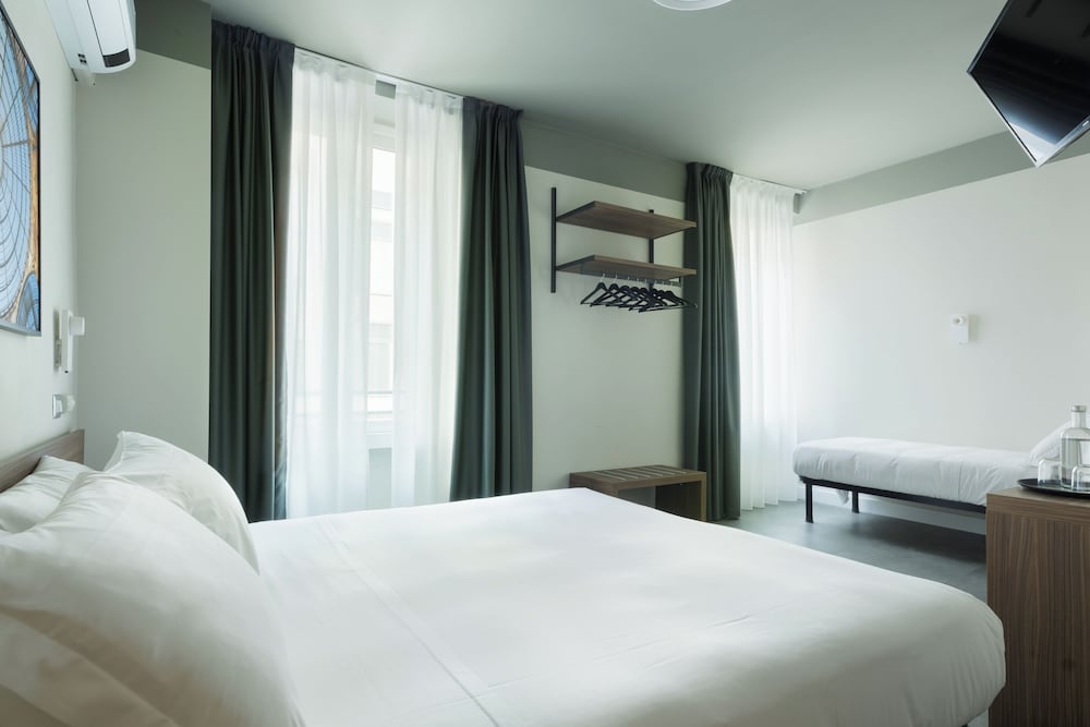 ROOM, TRIPLE