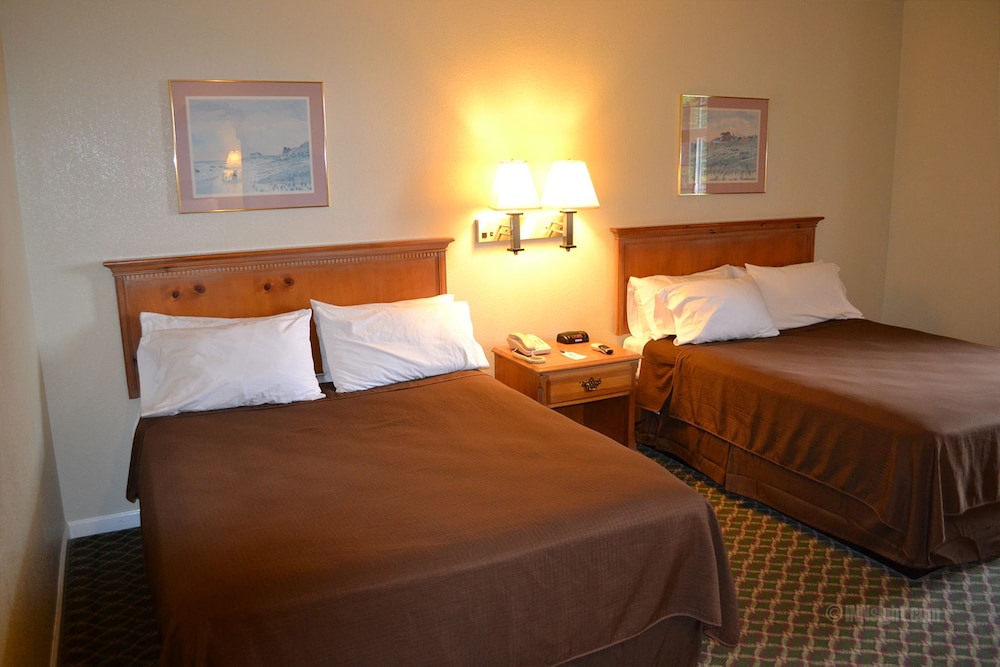 The Miramar Inn and Suites 7/50