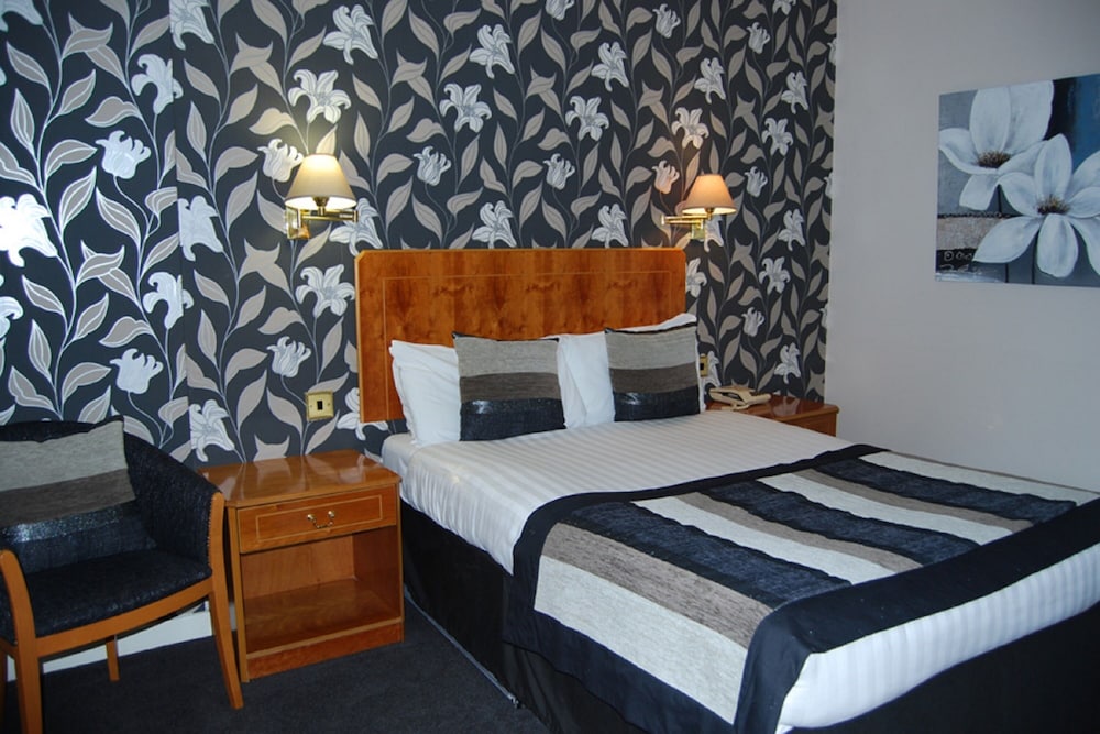 The Tontine Hotel 8/64