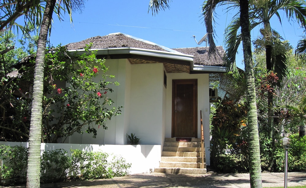 Quo Vadis Dive Resort 9/77