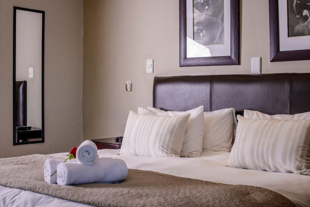 Zebrina Guest House 12/50