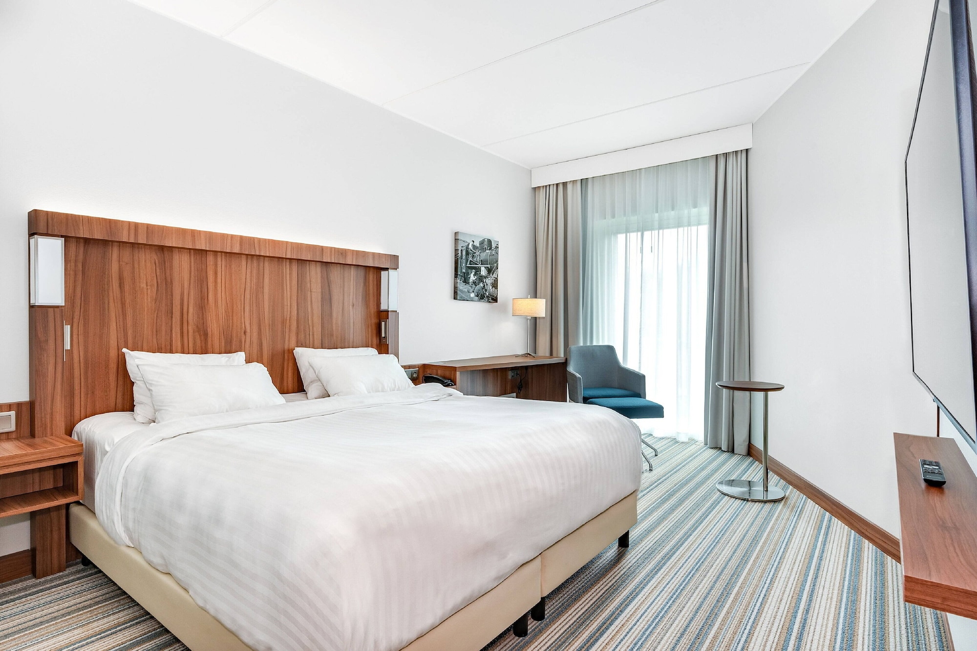Standard, King Bed, Courtyard By Marriott Tampere City 5/7