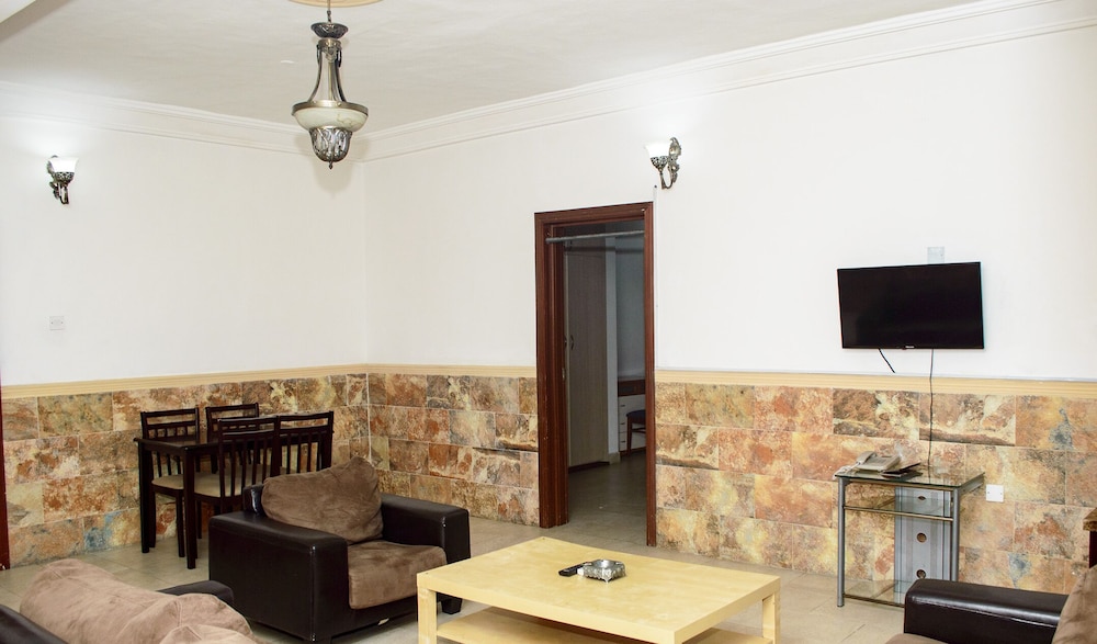 Bougainvillea Hotel 25/38