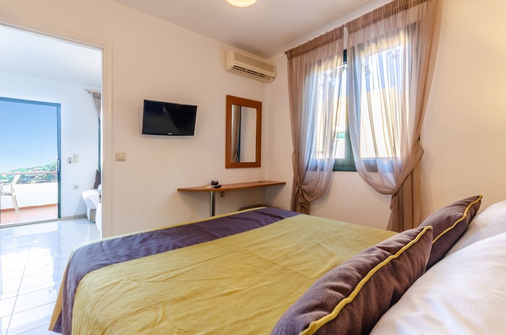 Pela Mare Hotel 13/77