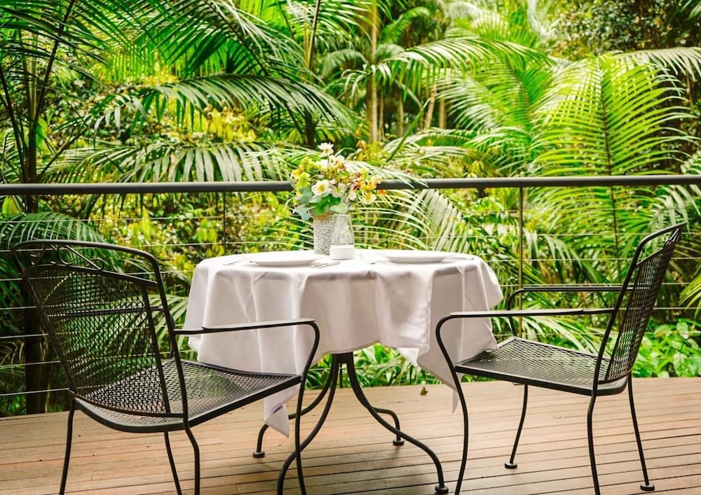 PETHERS RAINFOREST RETREAT 38/50