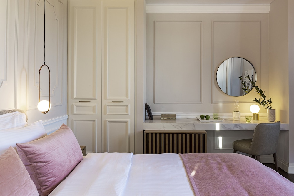 Iconic, Suite, Queen Bed, Acropolis View, Hot Tub