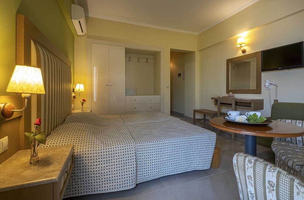 Dolphin Hotel 17/56