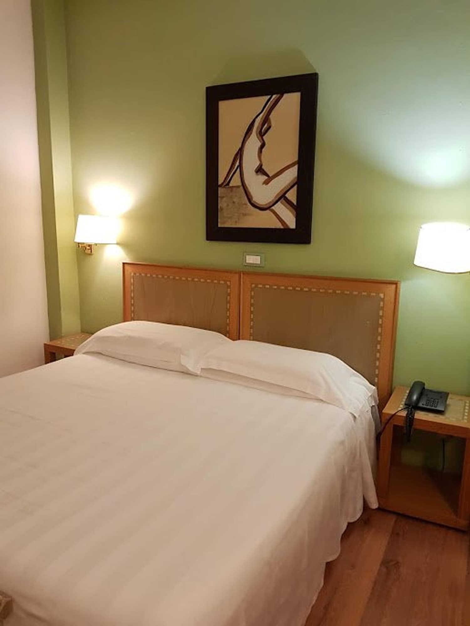 ROOM, SINGLE, DOUBLE BED