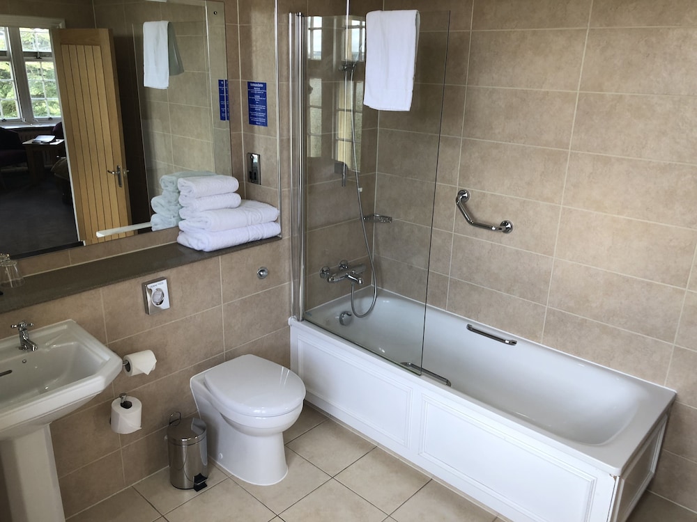 Dumbleton Hall Hotel 21/73