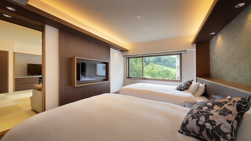 DELUXE, SUITE