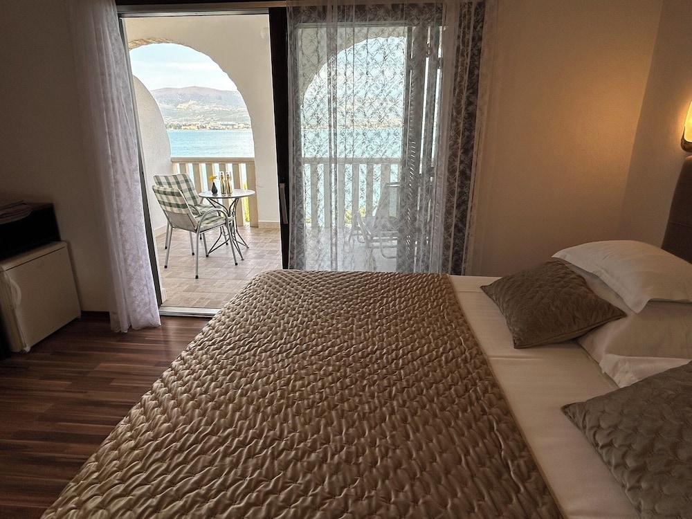 Hotel Vila Tina 32/50