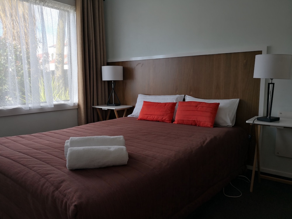 Owens Motel 49/63