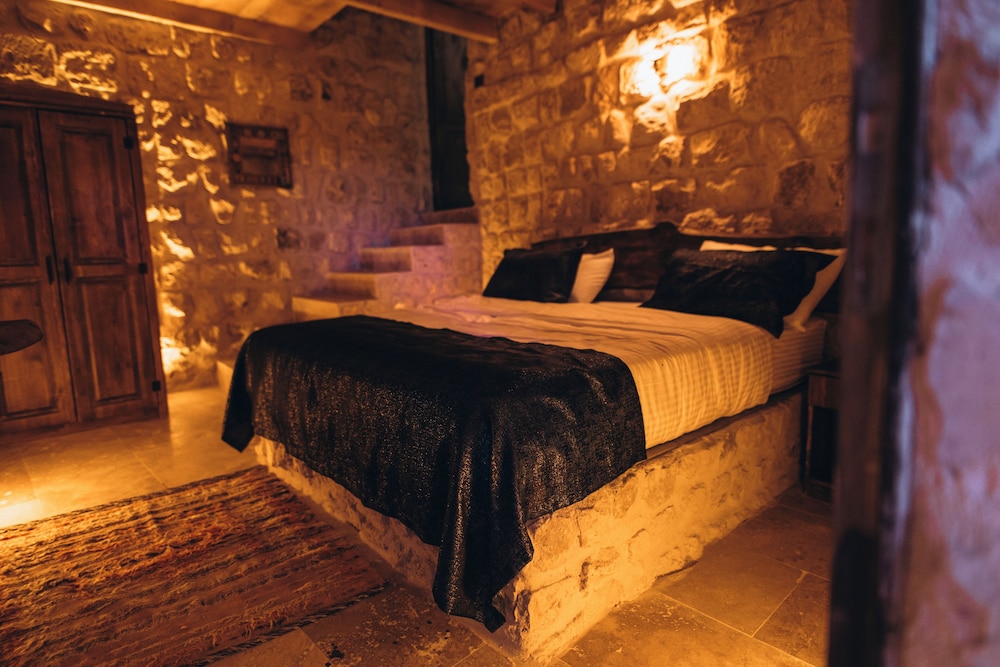 Isadora Cave Cappadocia 28/50