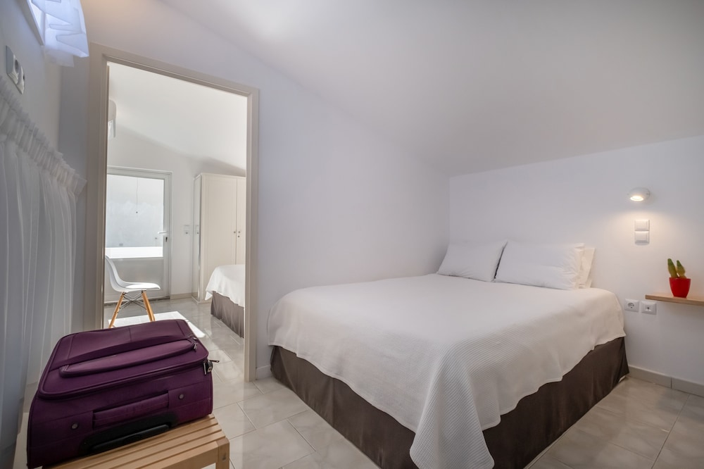 MELI APARTMENTS & VILLAS 7/50