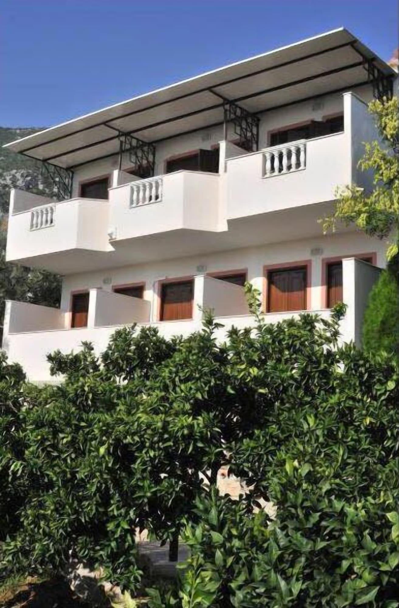 Aristotelis Hotel 6/52