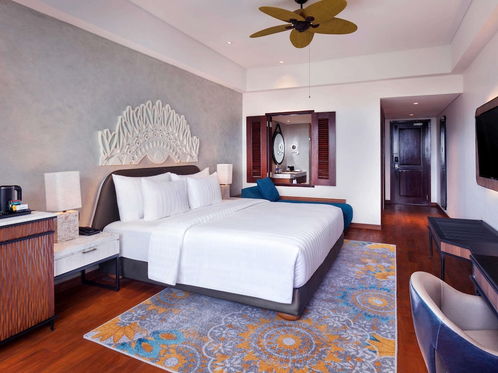 DELUXE, KING BED, GARDEN VIEW
