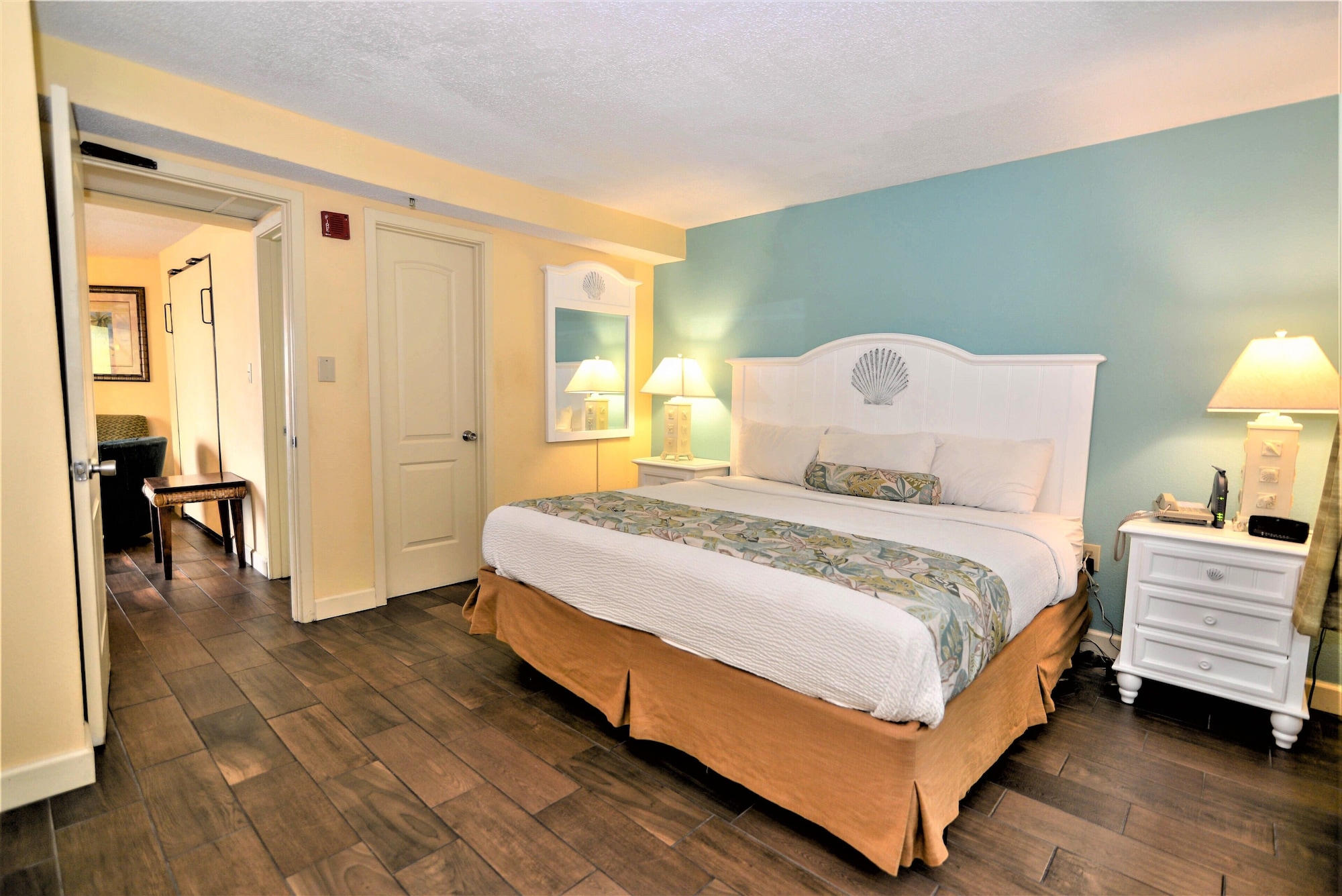 SUITE, KING BED, OCEAN FRONT