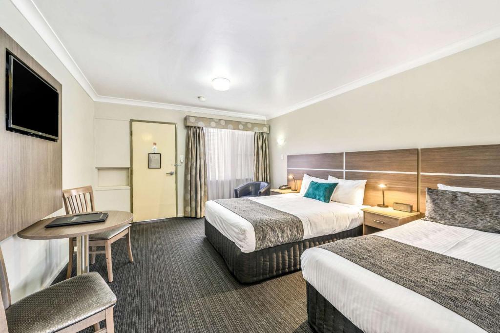 Upgrade, 1 Queen and 1 Single Bed