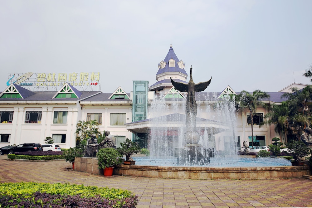 Country Garden Holiday Resorts 32/34