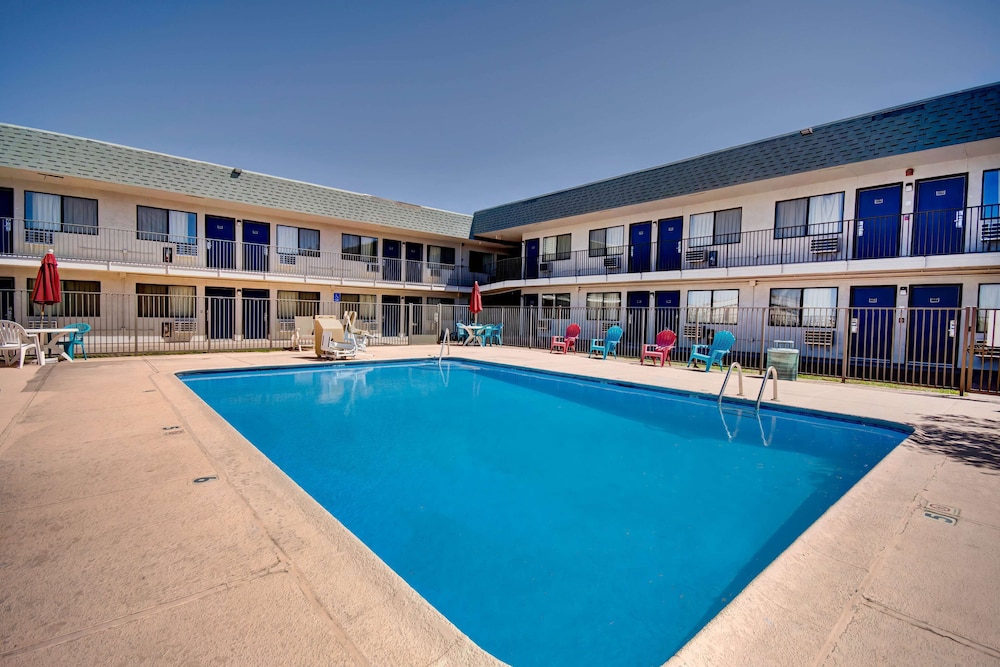 Motel6 Douglas, AZ 53/59