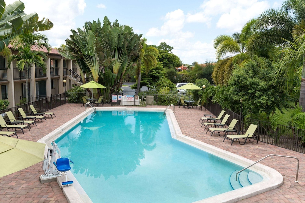 Super 8 By Wyndham Riviera Beach West Palm Beach 1/20