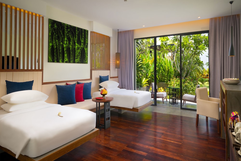 JUNIOR SUITE, TWIN BEDS, POOL VIEW