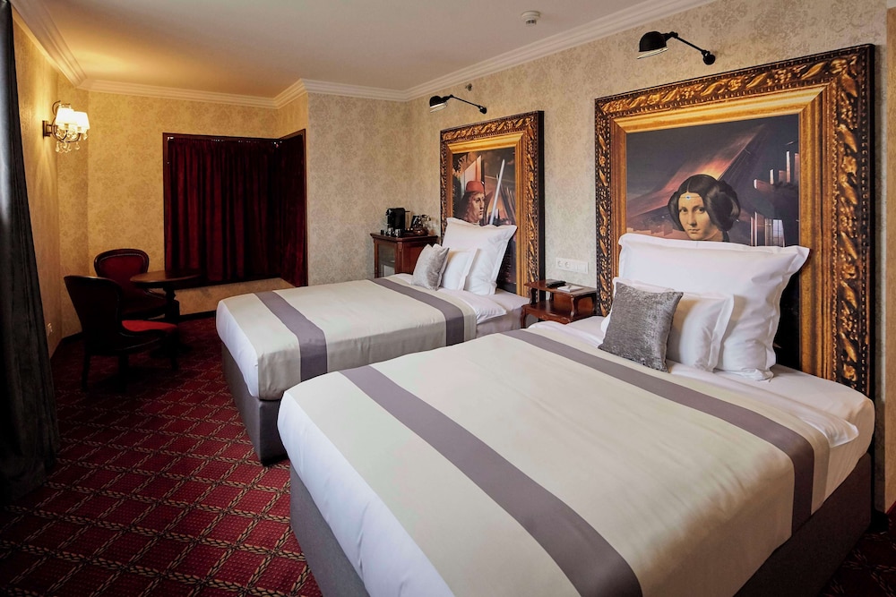 DELUXE, TWIN BEDS