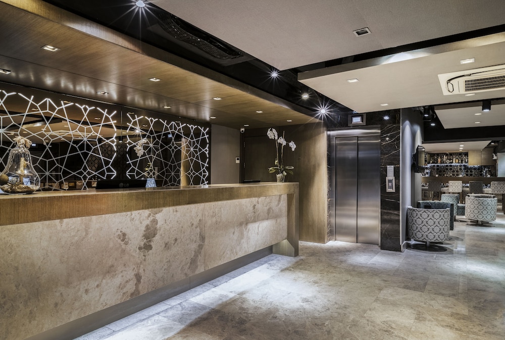 AHC Grand Bazaar Hotel 44/64