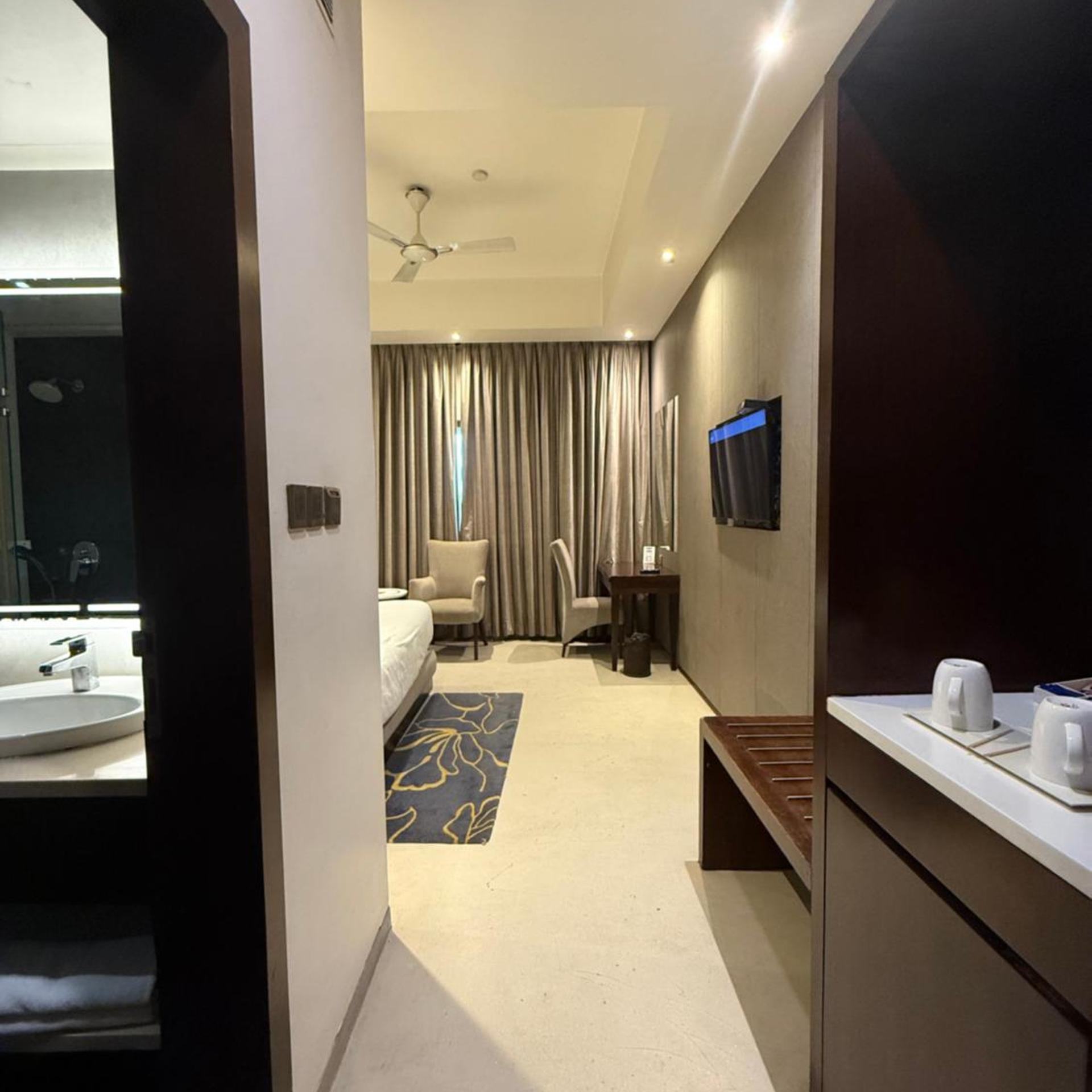 HOTEL BRIJWASI LANDS INN 55/55